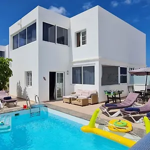 villa-pousadoiro-lanzarote.in-canary-islands.com/